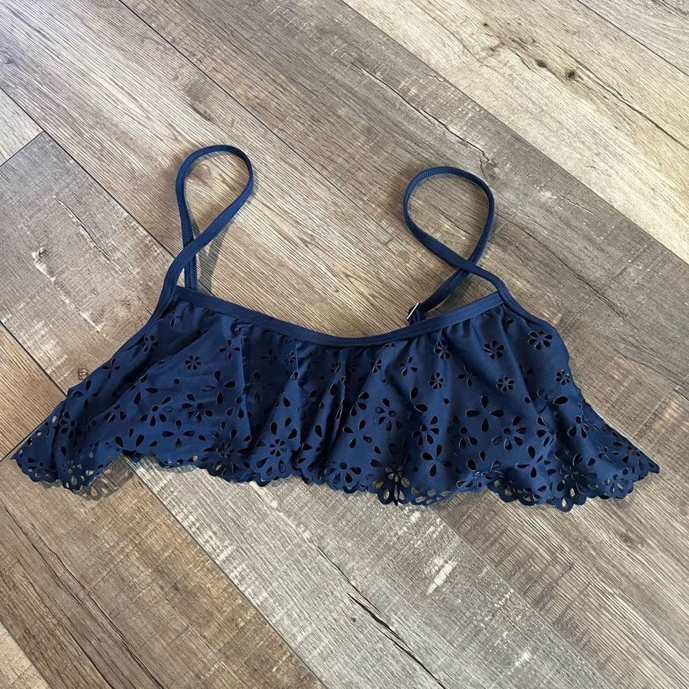 Abercrombie & Fitch laser cut ruffle bikini top size m/L